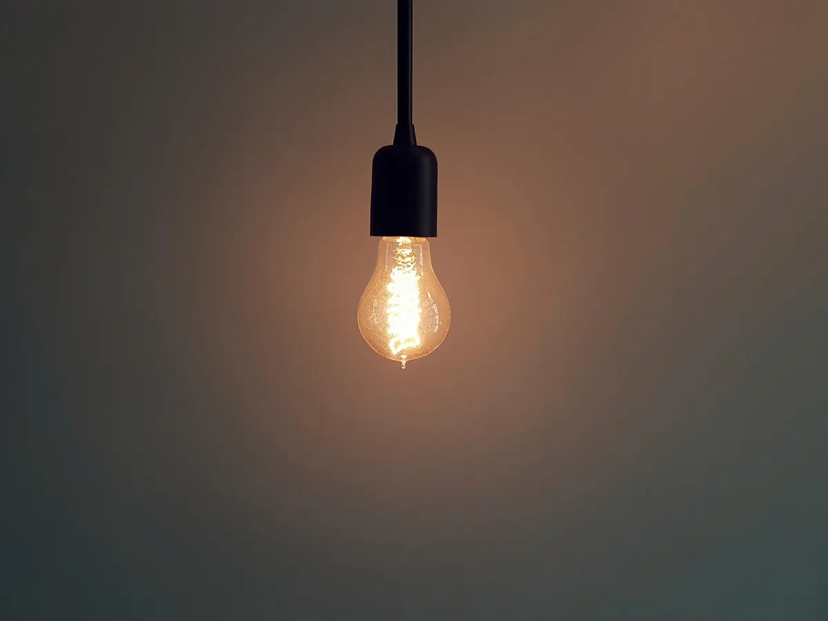 Warm White vs Cool White Bulbs: A Beginner's Guide for UK Homes